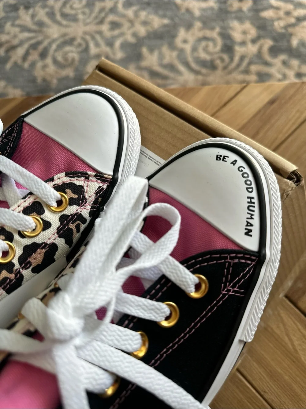 BRAND NEW NEVER WORN Converse Custom Leopard Pink & Black Low Top Sneakers Sz 11